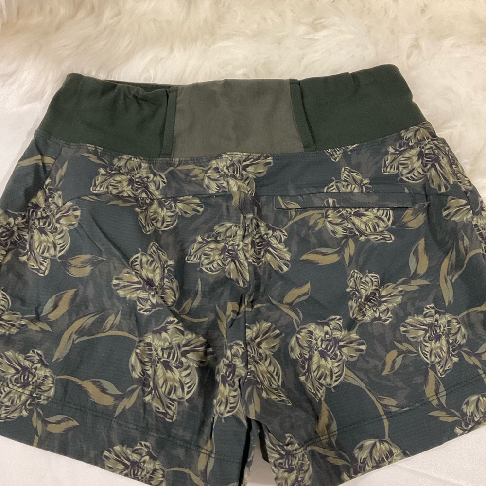 Athleta Trekkie North Printed Short Size 6